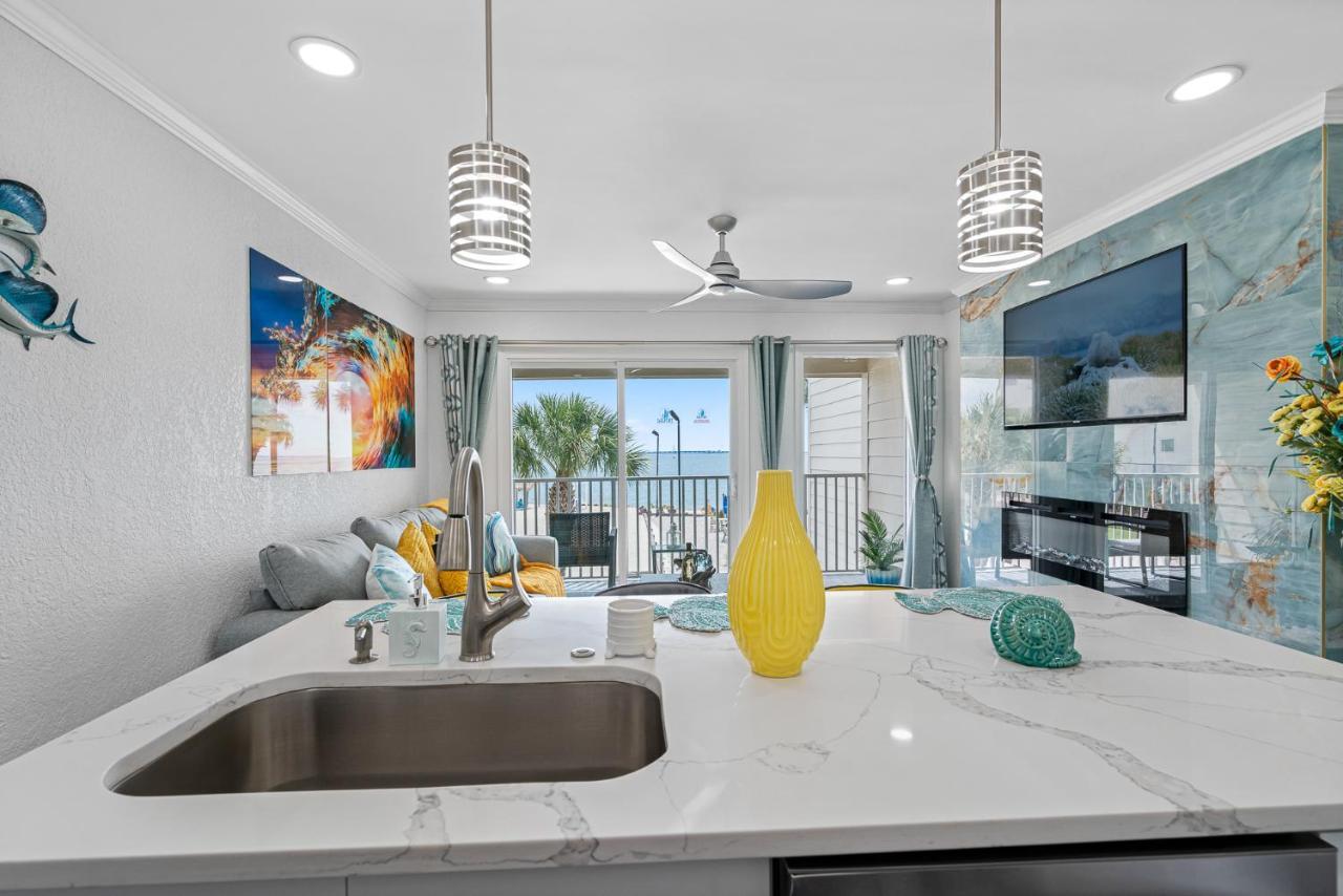 Bay Views From Your Balcony Beach Resort タンパ エクステリア 写真